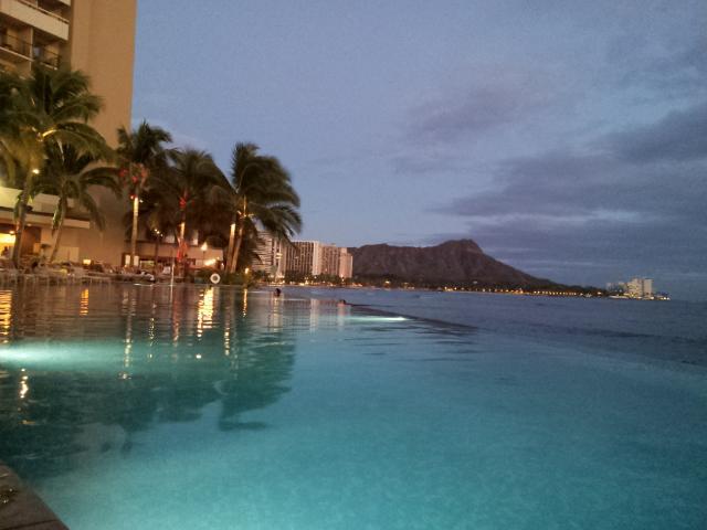 Waikiki Shore Beachfront โฮโนลูลู ภายนอก รูปภาพ