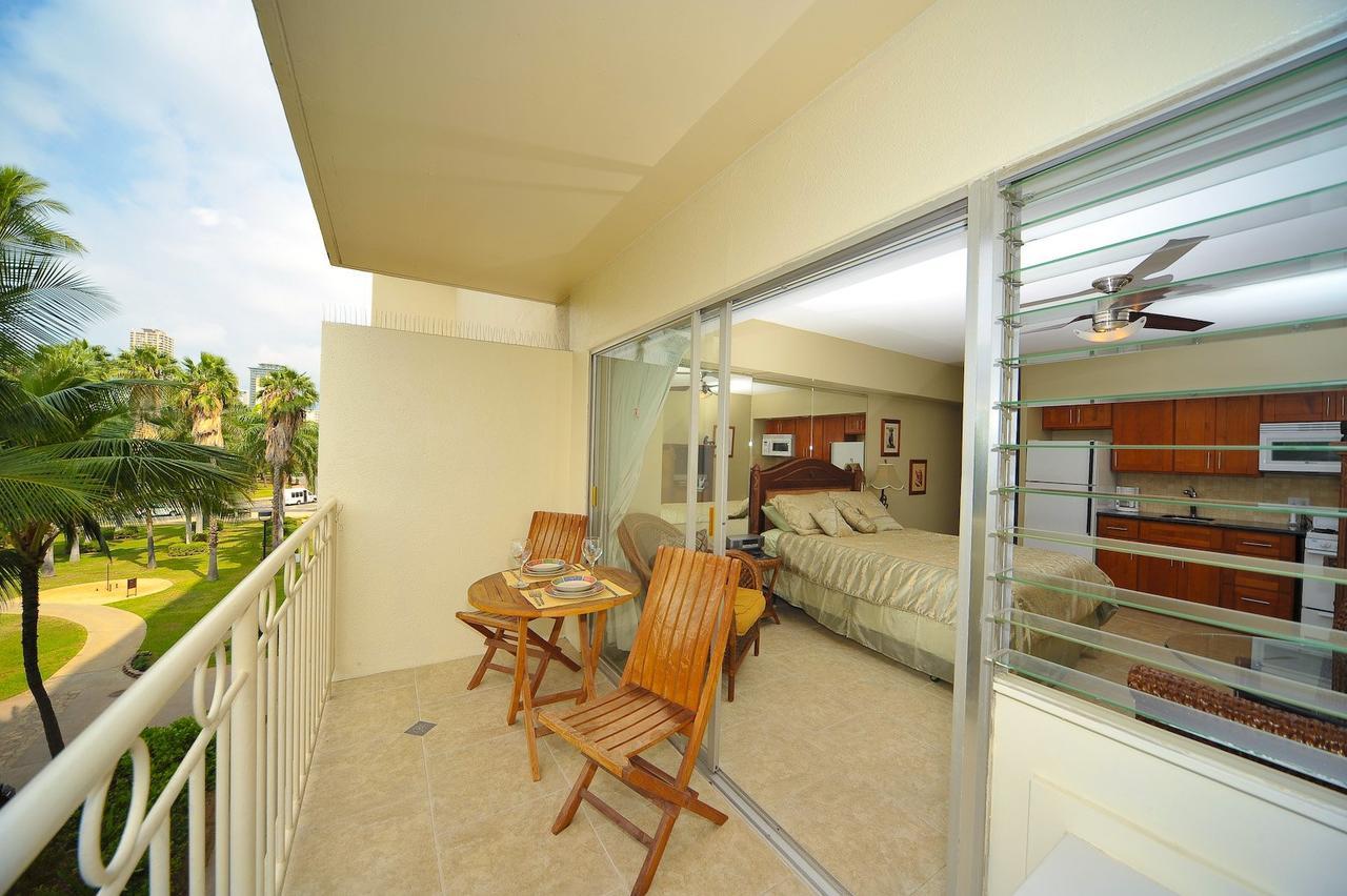 Waikiki Shore Beachfront โฮโนลูลู ภายนอก รูปภาพ